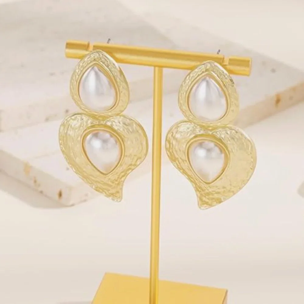 ladyd_posh delicate gold